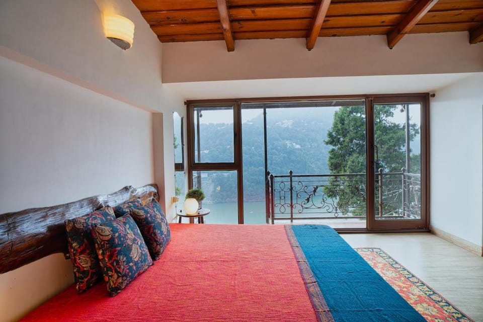 Lake View 2BHK close to Mall Road l Bay Breeze House in Uttarakhand