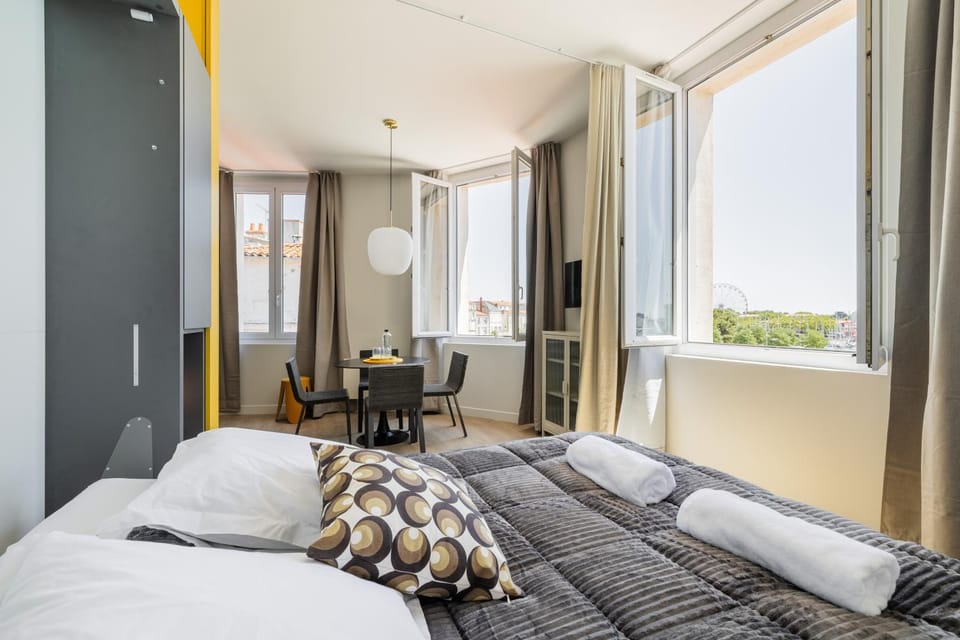 Bed, View (from property/room), Bedroom, Sea view