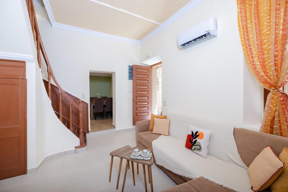 Living room, Seating area, air conditioner