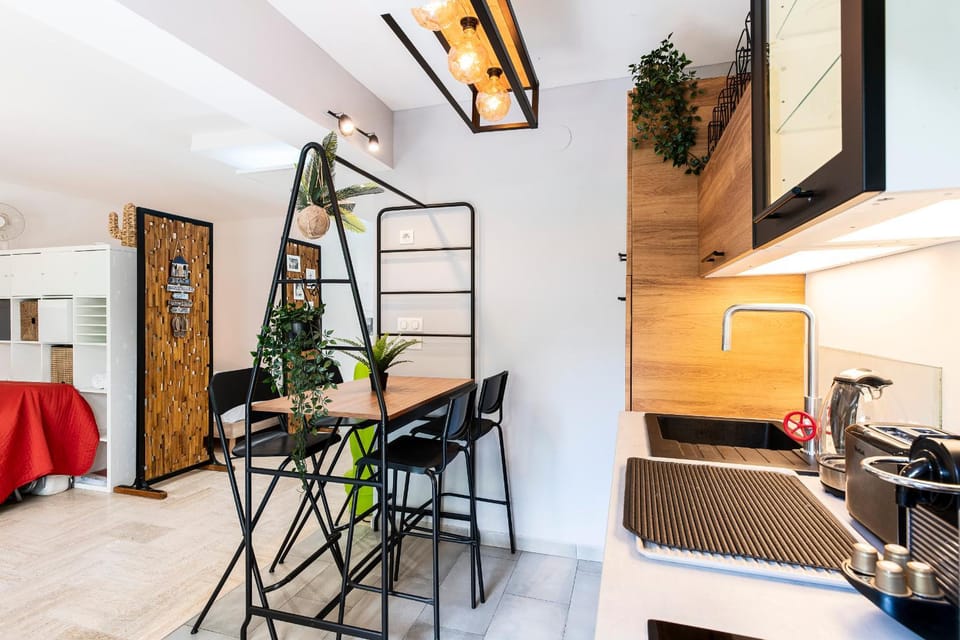 Seating area, Dining area, kitchen