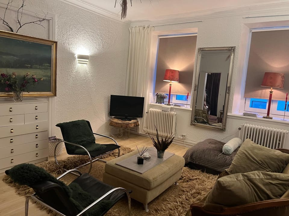 City center Gothenburg lovely room for female Apartment in Gothenburg