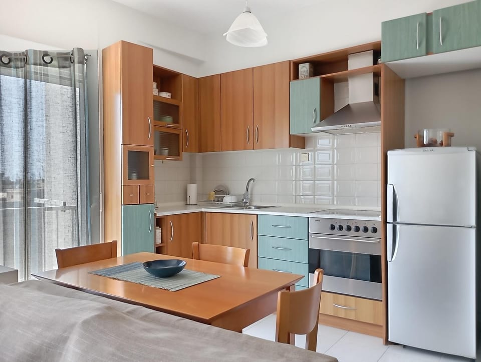 Kitchen or kitchenette, Dining area, oven, stove, toaster