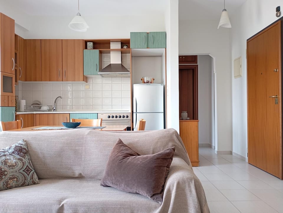 Kitchen or kitchenette, Living room, Seating area