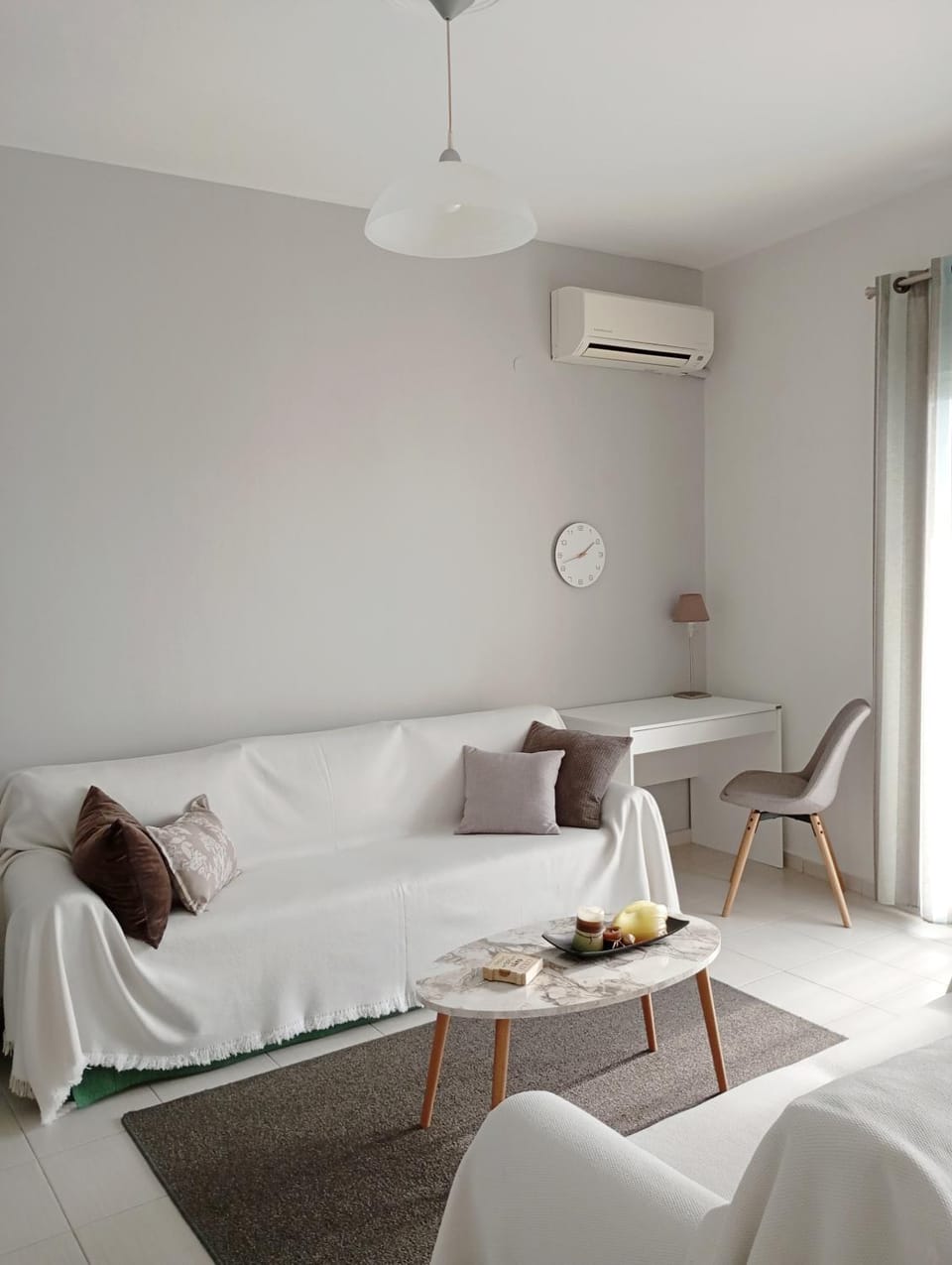 Bed, Living room, Seating area, heating, air conditioner