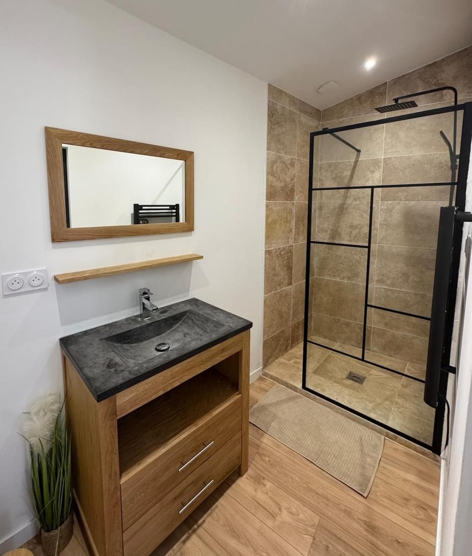 Shower, Bathroom, towels, wardrobe