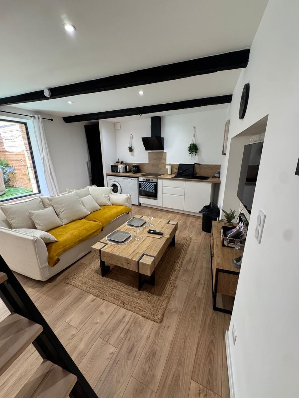 Communal lounge/ TV room, TV and multimedia, Kitchen or kitchenette, Living room, Seating area