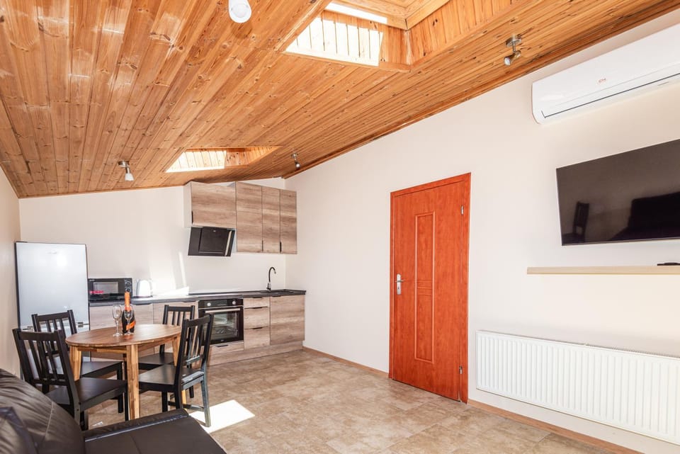 Communal lounge/ TV room, Kitchen or kitchenette, Living room
