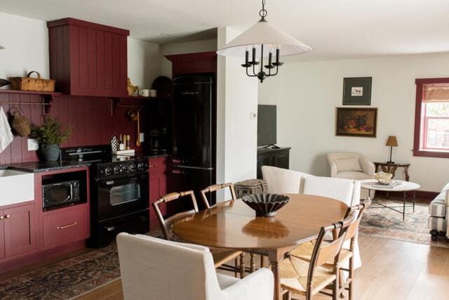 Kitchen or kitchenette, Living room, Seating area, Dining area, oven, stove