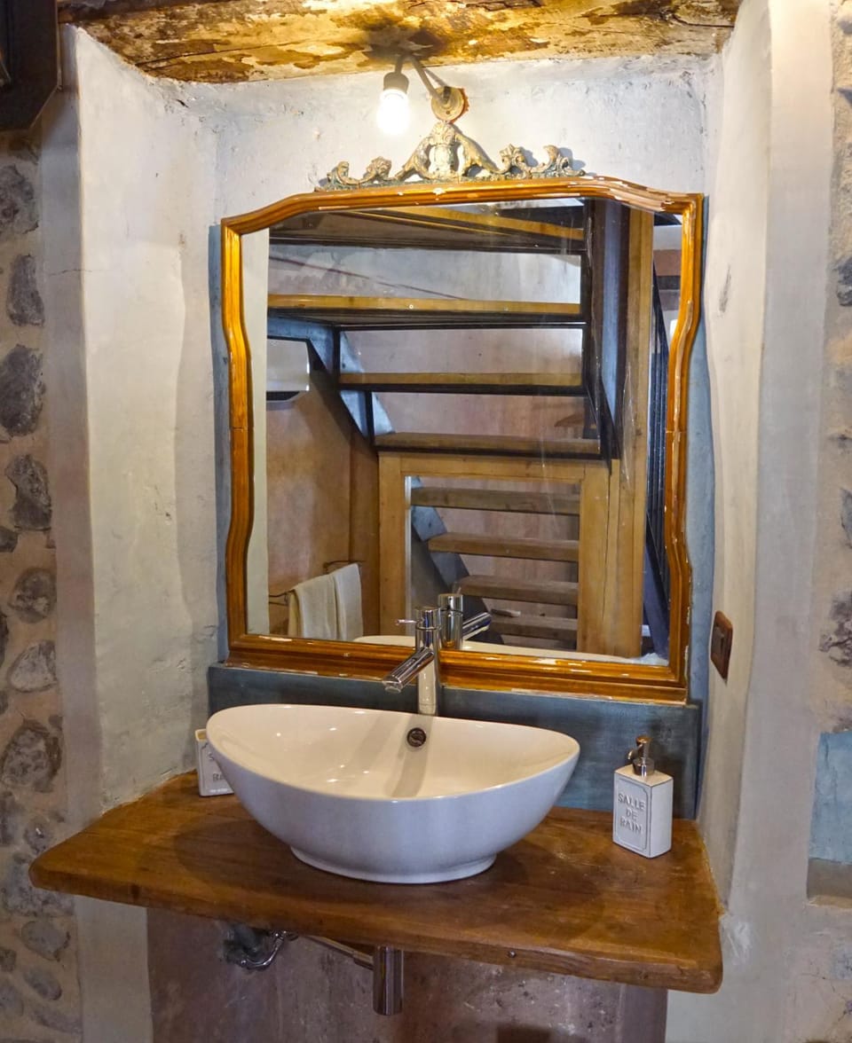 B&B Torre di San Caprasio Art Studio Bed and Breakfast in Province of Massa and Carrara