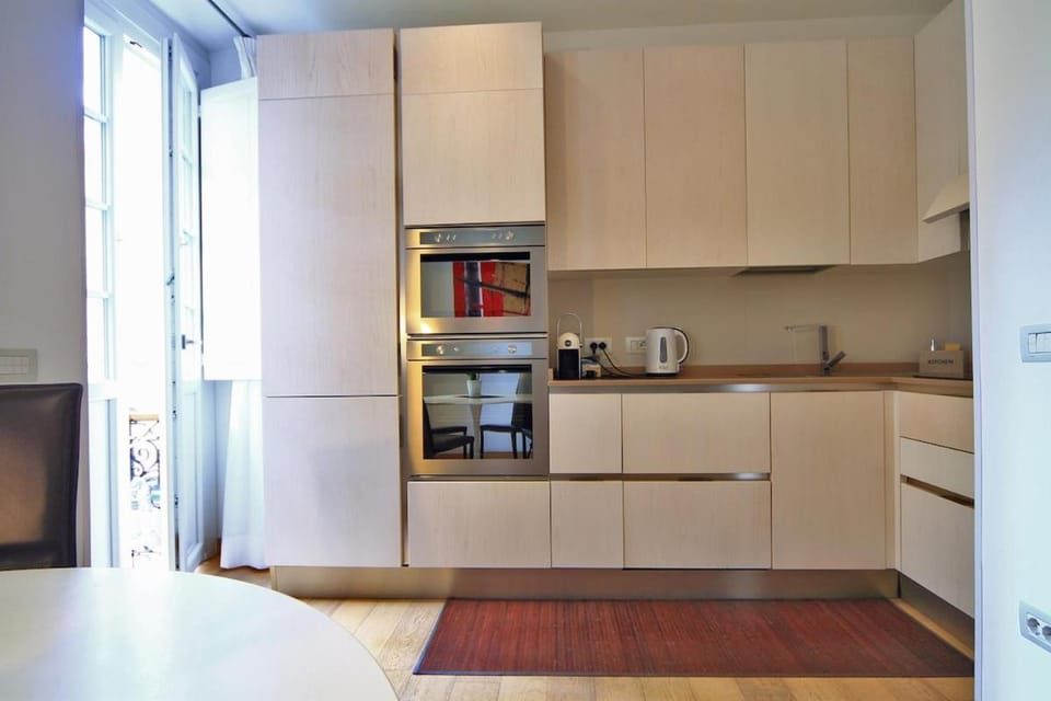 Coffee/tea facilities, dishwasher, oven