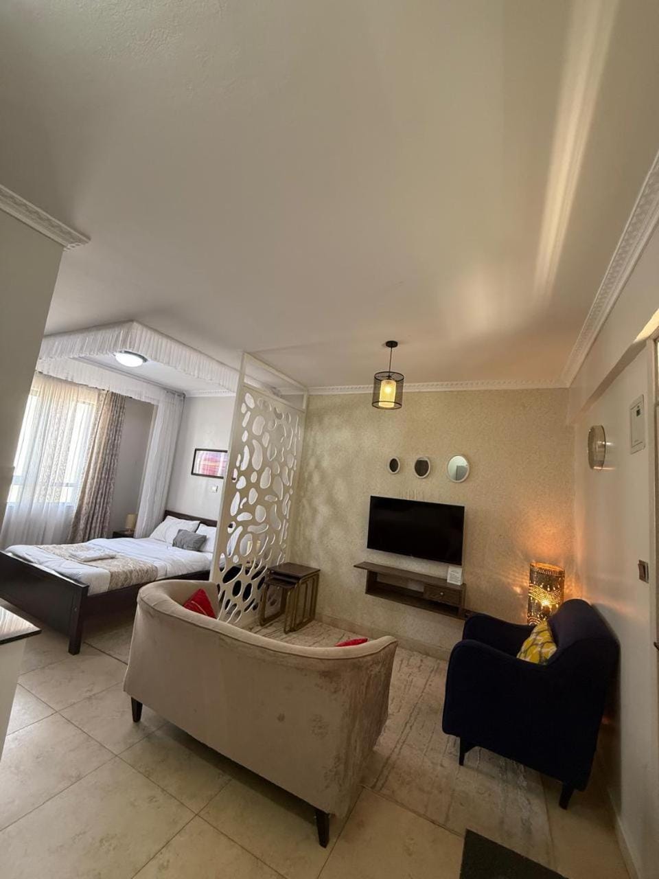 Modern Airport Studio apartment 5 mins to JKIA &SGR,Fast Wi-Fi,Ideal for layovers and longstays Bed and Breakfast in Nairobi