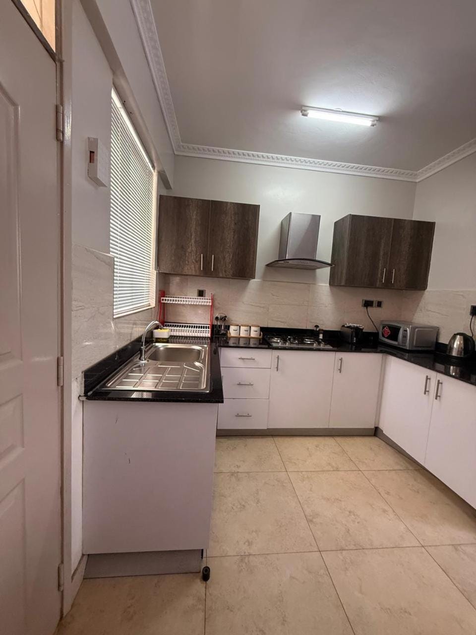 Modern Airport Studio apartment 5 mins to JKIA &SGR,Fast Wi-Fi,Ideal for layovers and longstays Bed and Breakfast in Nairobi