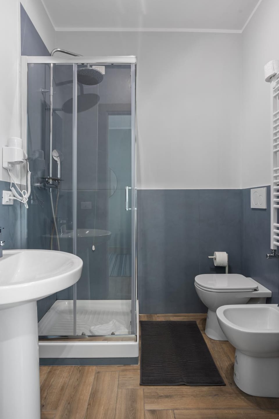Shower, Toilet, Bathroom, bidet, towels