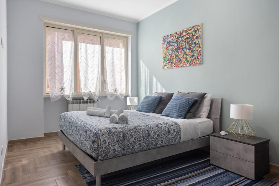 Bed, Photo of the whole room, Bedroom, towels, towels