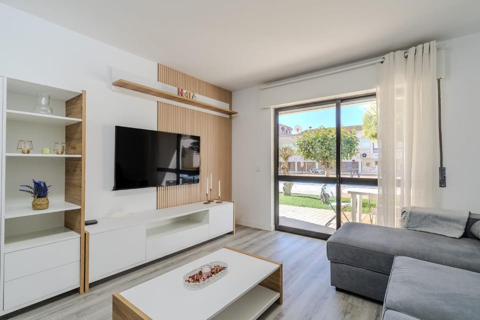 Communal lounge/ TV room, Living room