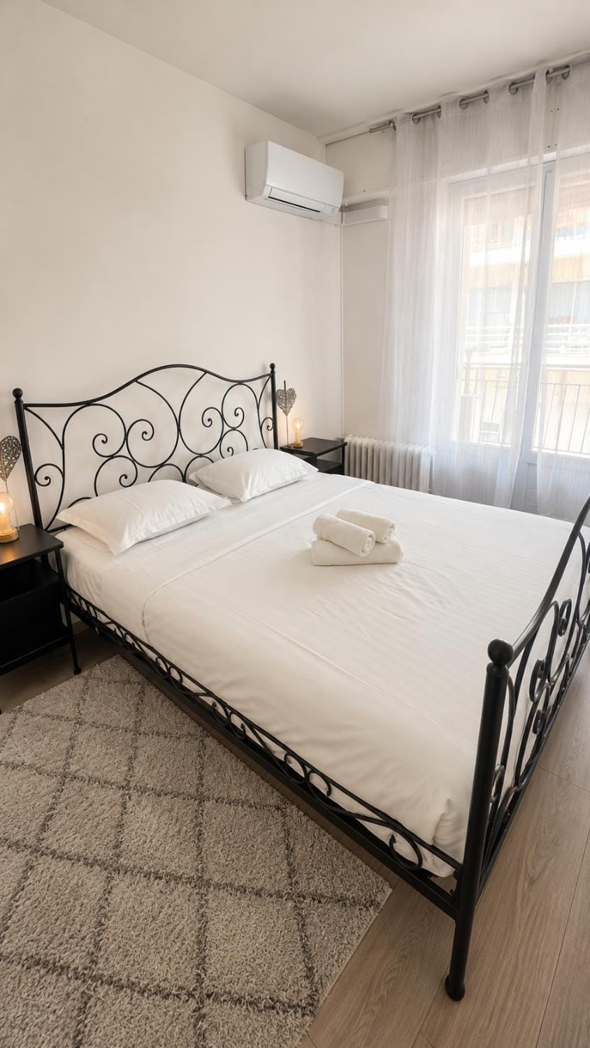 FRGK 2BDR Stanislas Apartment Terrace, Central Cannes AC & ULTRA FAST Wi-Fi Apartment in Cannes