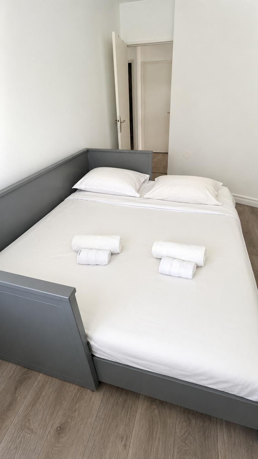 FRGK 2BDR Stanislas Apartment Terrace, Central Cannes AC & ULTRA FAST Wi-Fi Apartment in Cannes