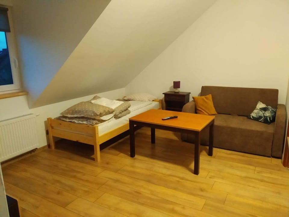 Bed, Seating area