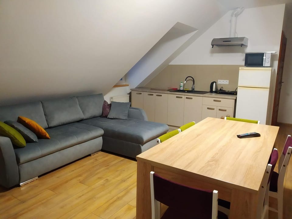 Kitchen or kitchenette, Seating area