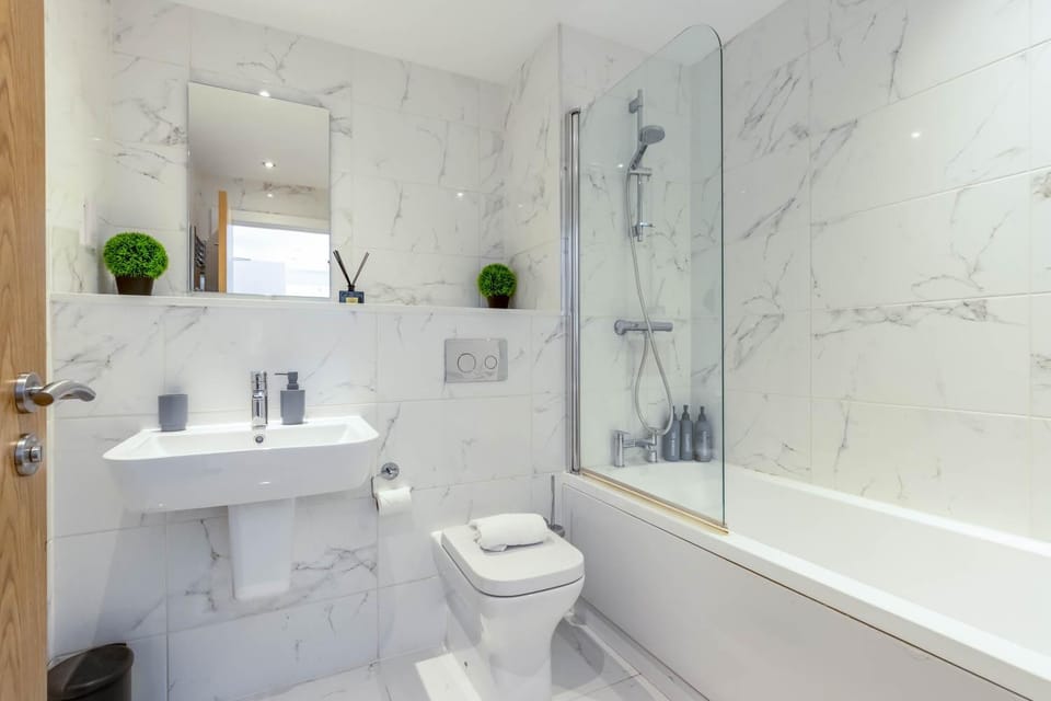 Shower, Toilet, Bathroom, Bath