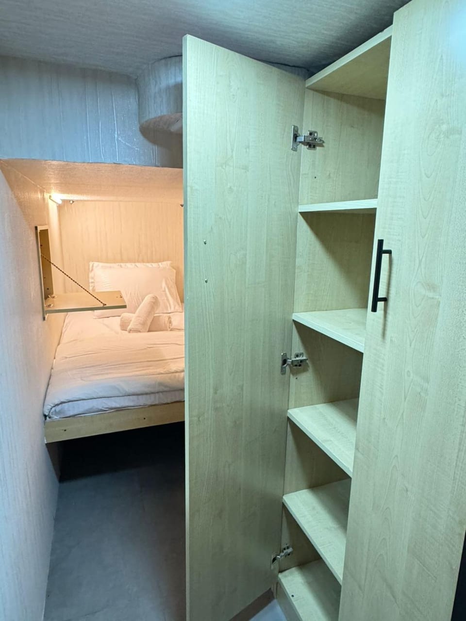 Luxury Private Capsule Room near Business Bay Downtown Vacation rental in Dubai