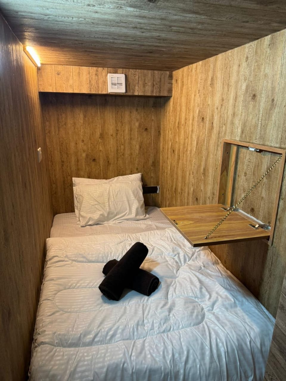 Luxury Private Capsule Room near Business Bay Downtown Vacation rental in Dubai