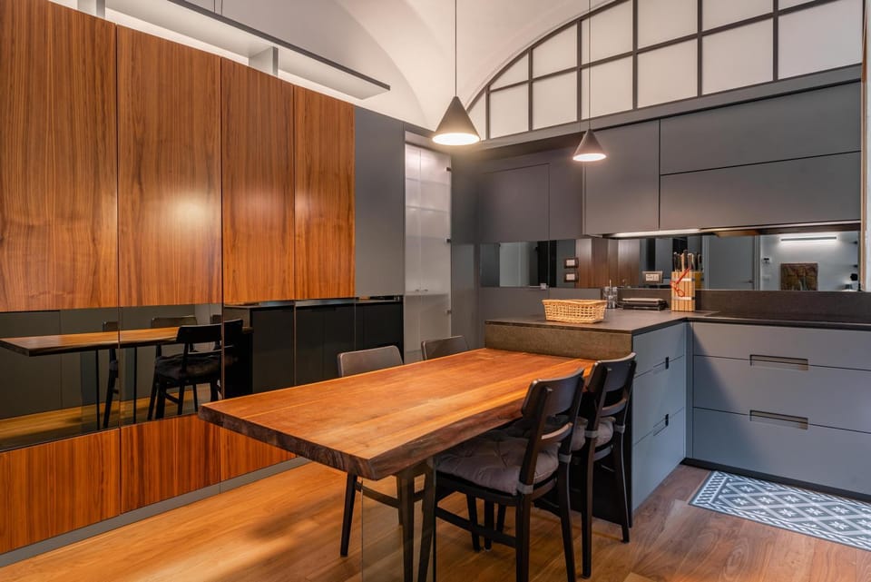 Kitchen or kitchenette, Dining area