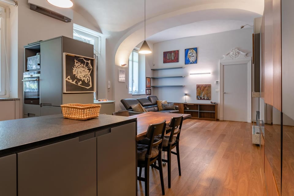 Kitchen or kitchenette, Living room, Seating area, Dining area