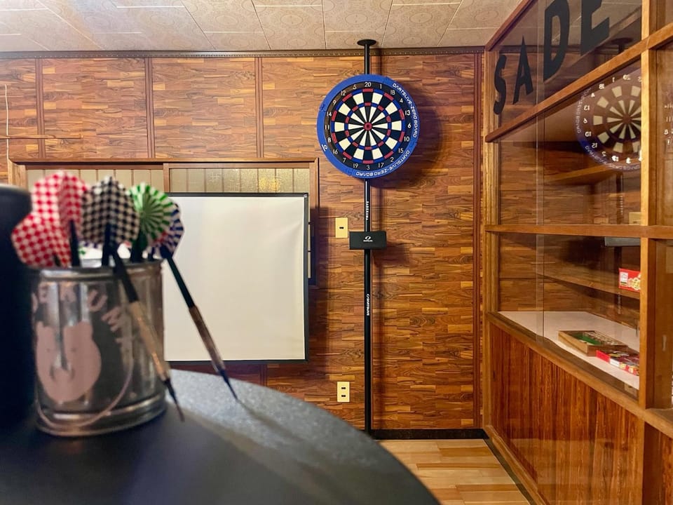 Darts, Lounge or bar