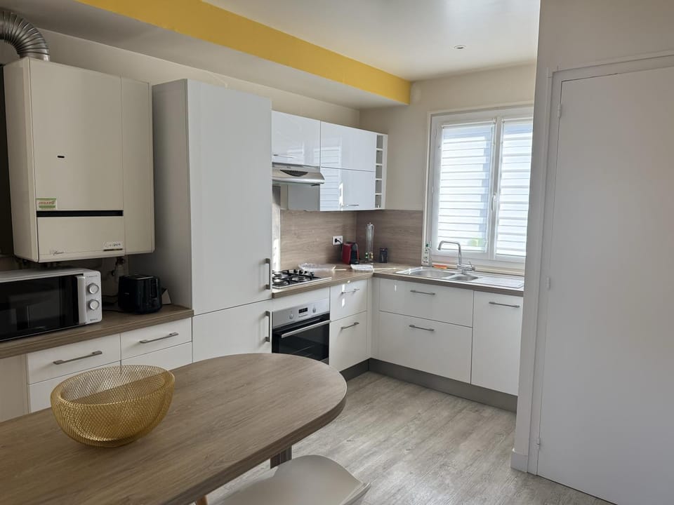Kitchen or kitchenette, Dining area, dishwasher, oven, stove, toaster