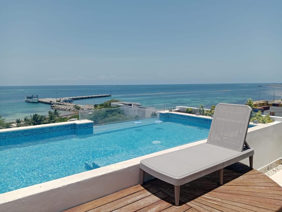 Pool view, Sea view