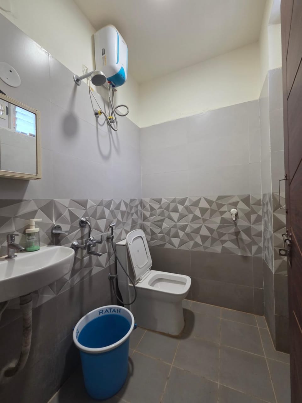 SE 103 Entire flat One bhk Flat Apartment in Hyderabad