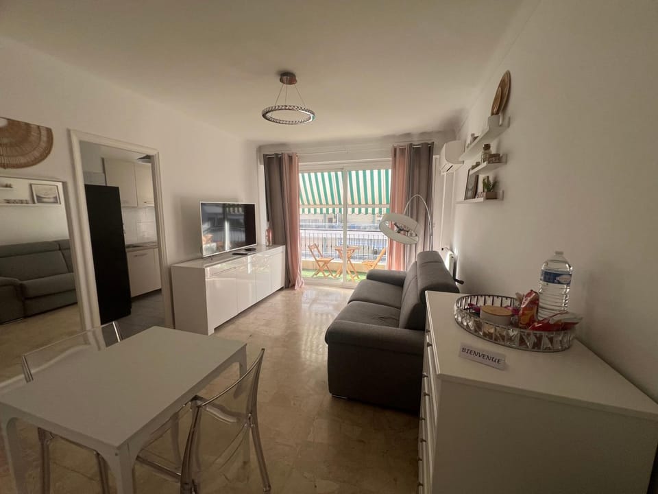 Studio cosy avec balcon, à 5 min de la mer Roquebrune-Cap-Martin et de Menton Apartment in Roquebrune-Cap-Martin