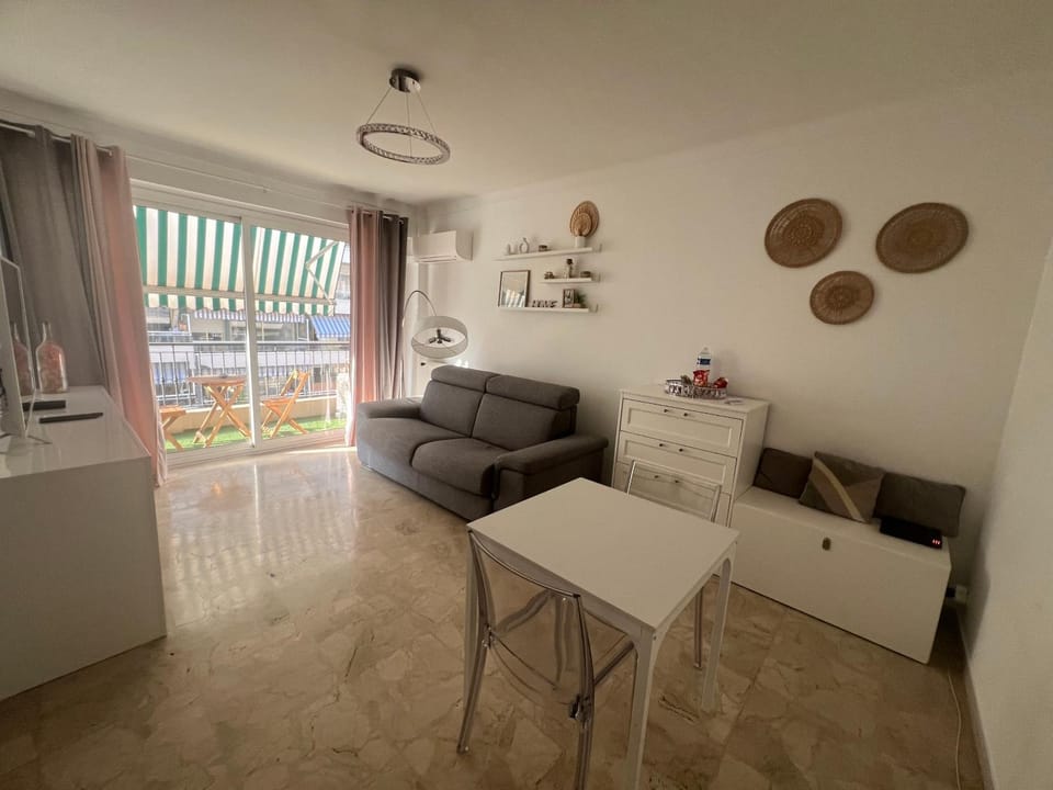 Studio cosy avec balcon, à 5 min de la mer Roquebrune-Cap-Martin et de Menton Apartment in Roquebrune-Cap-Martin