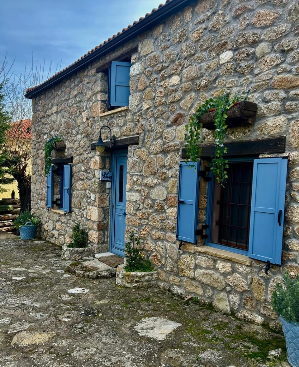 Property building, Facade/entrance, Day