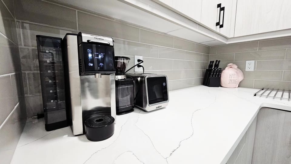 Coffee/tea facilities, toaster