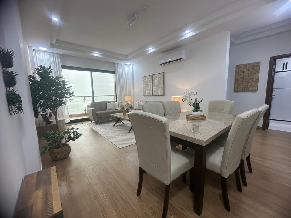 Communal lounge/ TV room, Living room, Dining area, Sea view, air conditioner