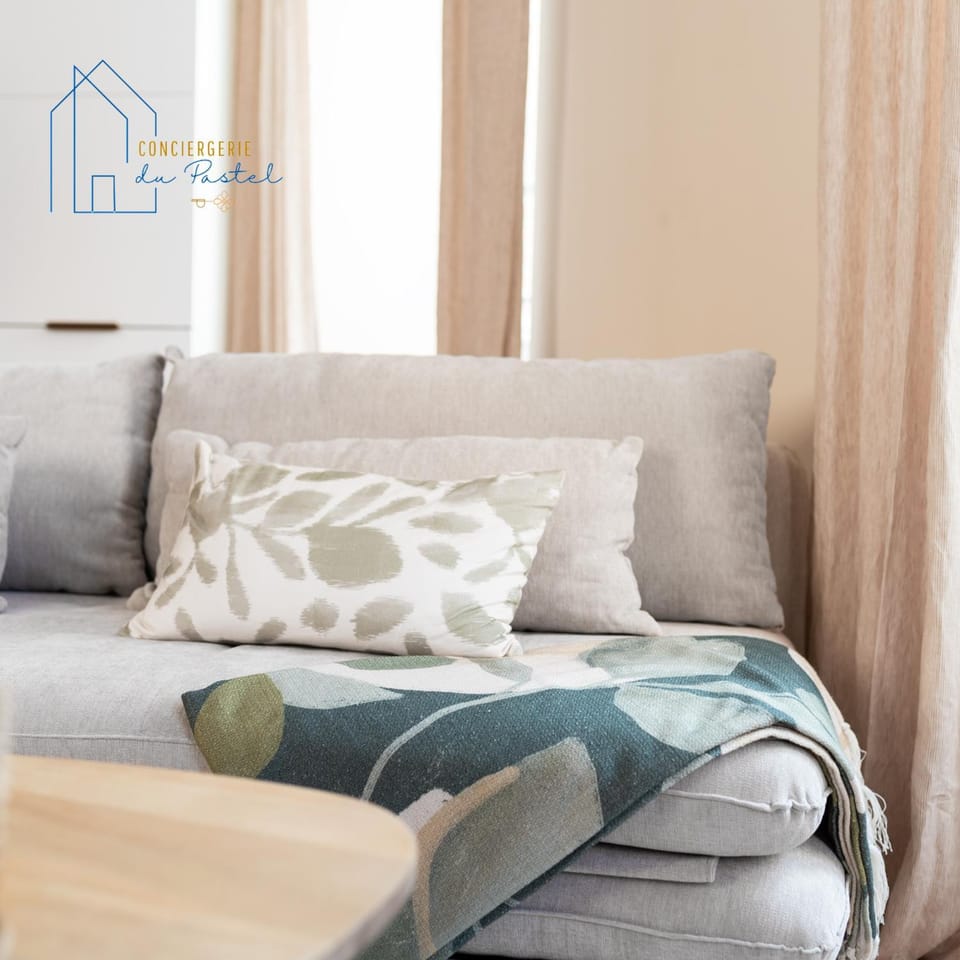 Bed, Living room, Decorative detail