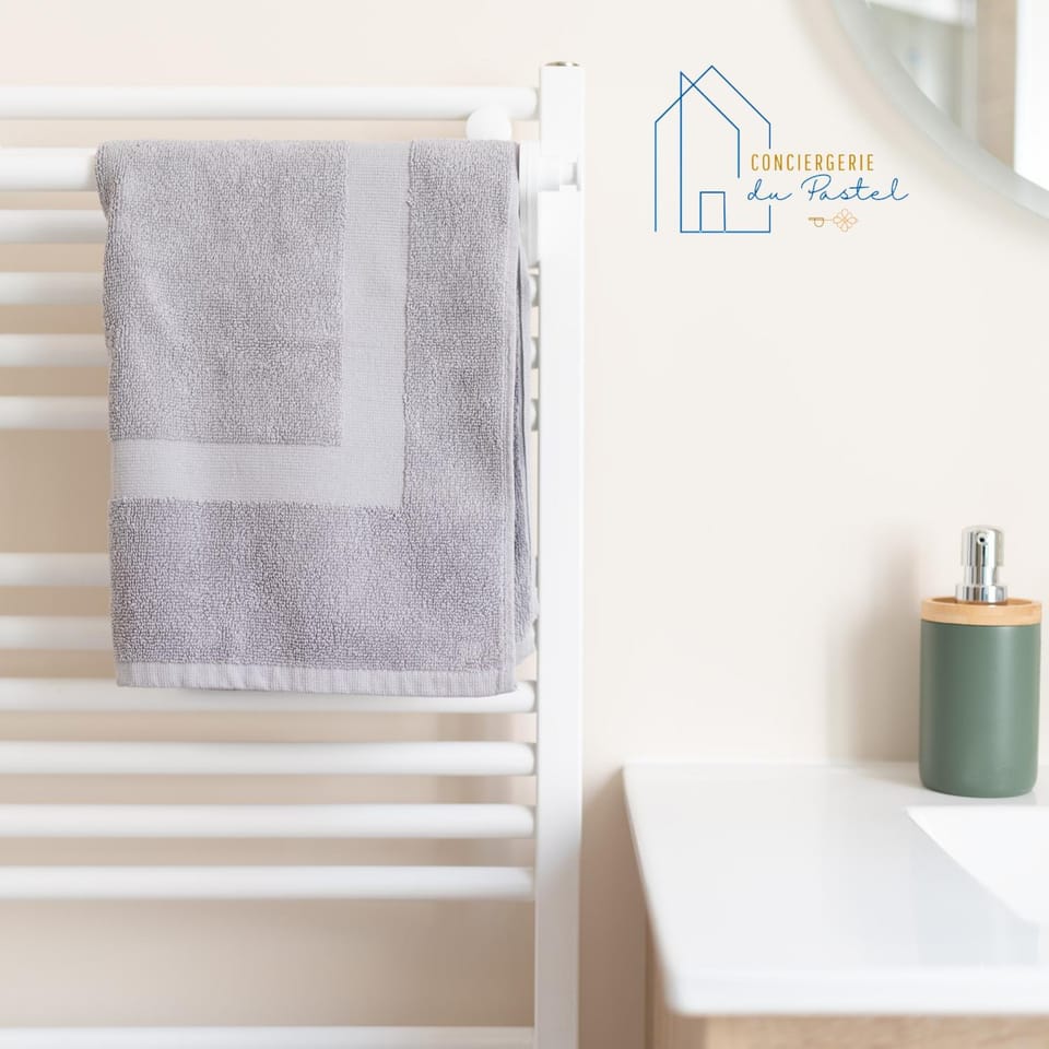 Bathroom, towels