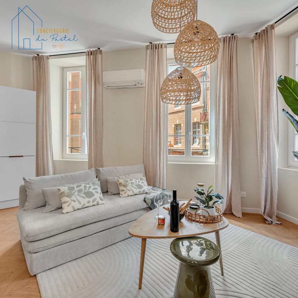 Living room, Decorative detail, City view