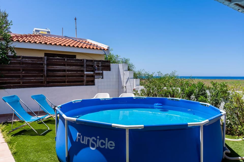 Beachside 3BR Villa with Garden & BBQ in Pervolia House in Larnaca District