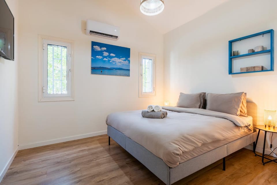 Beachside 3BR Villa with Garden & BBQ in Pervolia House in Larnaca District
