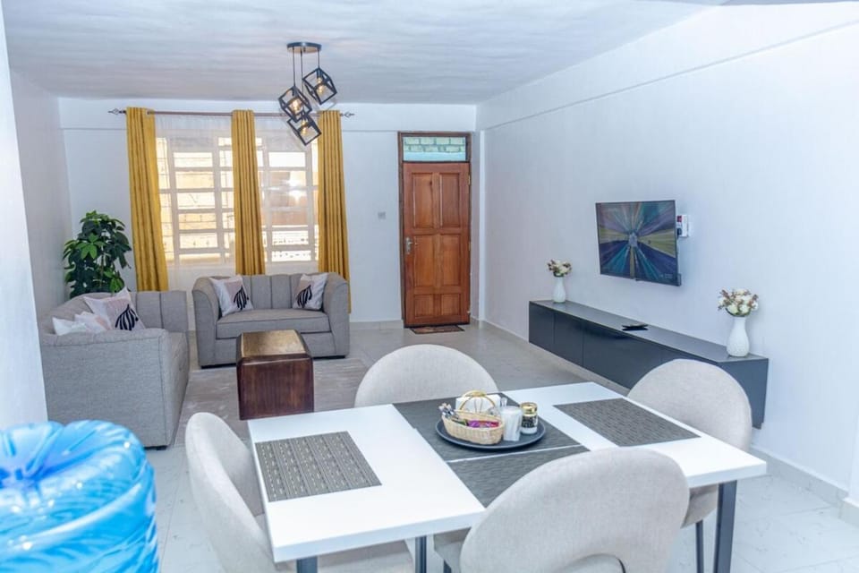 TV and multimedia, Seating area, Dining area