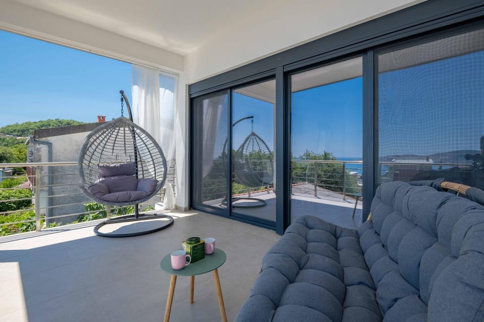 Day, Balcony/Terrace, Seating area
