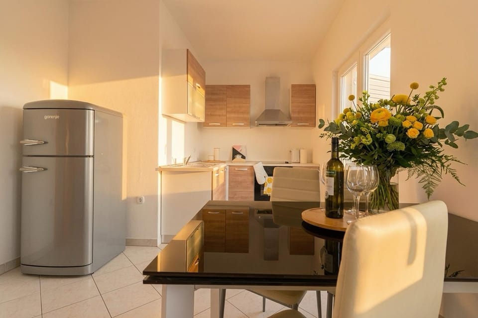 Dining area, oven, stove, kitchen, kitchen