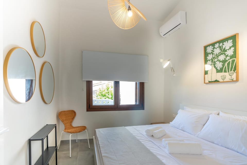 Bed, Photo of the whole room, Bedroom, air conditioner