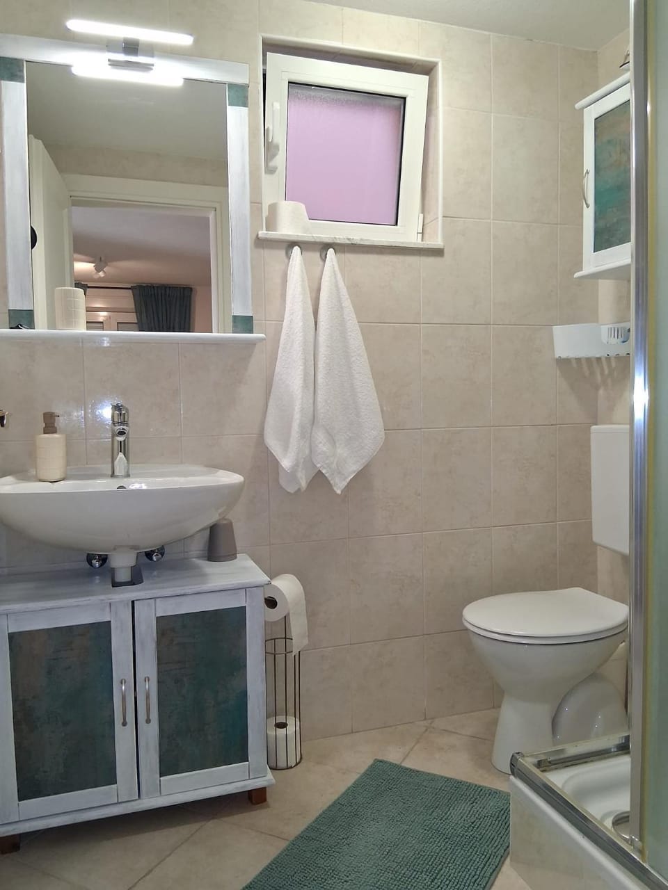 Shower, Toilet, Bathroom, towels