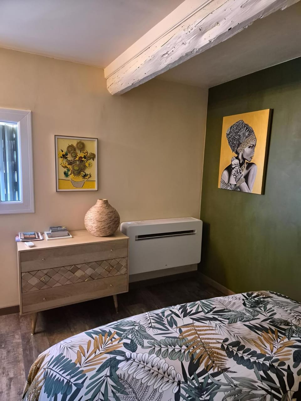 Bedroom, air conditioner