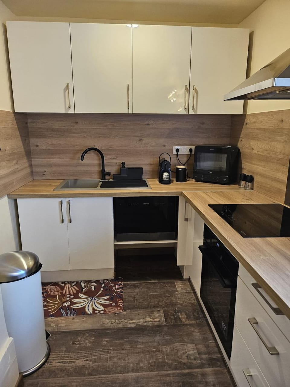 Coffee/tea facilities, Kitchen or kitchenette, oven, pet friendly, stove, toaster