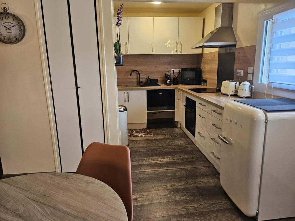 Coffee/tea facilities, Kitchen or kitchenette, dishwasher, oven, pet friendly, stove, toaster